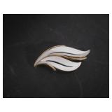 Brooch Crown Trifari Leaf