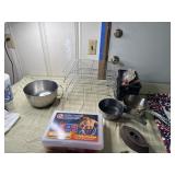 3 folding bakers racks, 3 qt steel bowl with