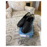 Like new size 7 Easy Street Shoes