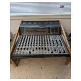 Peavey XR-1200Stereo Powered Mixing Console