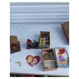 Vintage music box works, golf balls & tee, tin