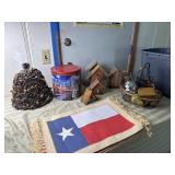 6 new Texas flag placemats, bird house and much