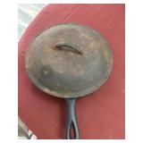 10 1/4ï¿½ Cast iron skillet with lid