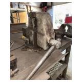 Columbia 205 5ï¿½ heavy Duty vise