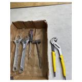 10ï¿½ adjustable wrenches and hand tools