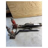 Vehicle jack and bottle jacks