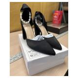 Size 40 new high heels with pearls and blanket