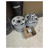 Set of 4 Chevy 2013-18 8 hole 18" wheels hib caps