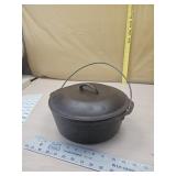 Lodge 10" cast iron pot w/ lid