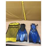 U.S. Diver fins size in photo