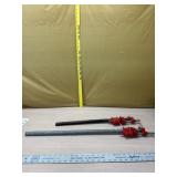 2 wood clamps