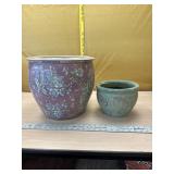 2 flower pots