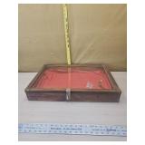 24"ï¿½16"ï¿½3.5" show case