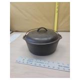 "8 10"  cast iron pot with lid