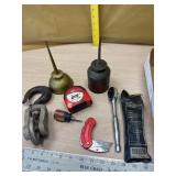 Oil cans, tape measure, ratchet, set stew key and