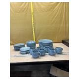 8-10ï¿½ plates, 8- 6 1-2ï¿½ bowls, 8-7ï¿½ plates 5