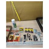 We video cables & 2 way splitter, screws gun clip