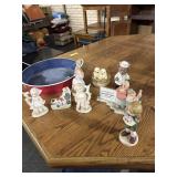 Tin tray and figurines