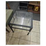 20"ï¿½29"ï¿½18" metal/ table