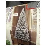 6ï¿½ flocked Christmas Tree