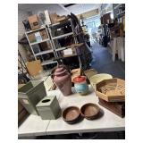 Matching trash can and tissue box, jardinare,