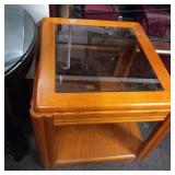 Glass top end table 21x25x20"