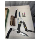 Pocket knives w d flashlight