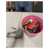 Staple gun and staples