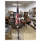 3 tire wire Round shelf and American flag