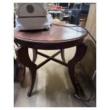 30ï¿½x28ï¿½Round wood table