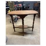 30ï¿½x20ï¿½z28ï¿½ Vintage walnut  Table