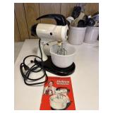 Sunbeam Mixmaster  Electric Mixer works great
