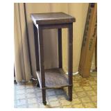 18ï¿½x13ï¿½x31ï¿½ Plant stand on wheels