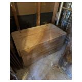 32"x18ï¿½x16ï¿½ wood box