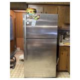 2012 Whirlpool Refrigerator works  33ï¿½x33ï¿½x66ï¿½