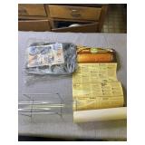 Set of 2 Muffin Pans -!3 like new Bake a Round