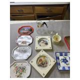 4 small metal trays, Memories of Santa plates and