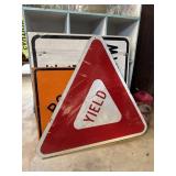 4 Road signs  yield is 4ï¿½