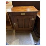 24ï¿½x16.5ï¿½x24ï¿½ White Clad end table