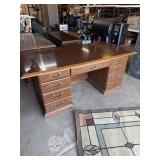 Desk 72ï¿½x35ï¿½x29ï¿½