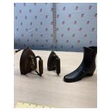 2 cast iron Irins and boot door stop