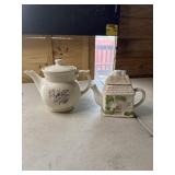 2 teapots