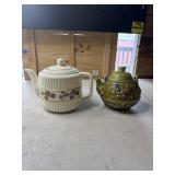 2 Teapots
