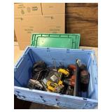 Locking lid tote with tools need work