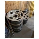 6- 17ï¿½ 6 hole rims and 3 hub caps