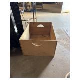 22ï¿½x16ï¿½x11ï¿½ wood  box