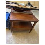 End table  26ï¿½x26ï¿½x22ï¿½
