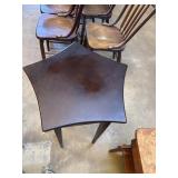 21ï¿½x21ï¿½x28ï¿½ star Table or plant stand