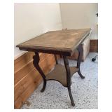 24ï¿½x24ï¿½x29ï¿½ Vintage table