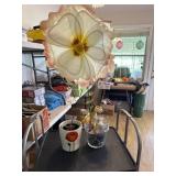 2 flower pots, glass beads and flower